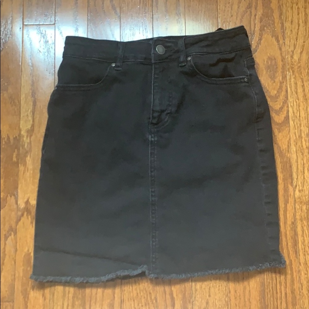 Piece black jean skirt